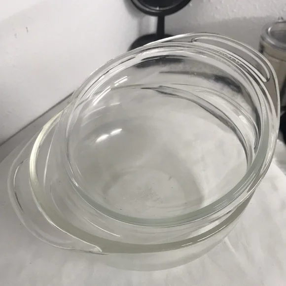 Pyrex by Corning Antique Baking & Microwave Dish - Picture 3 of 8